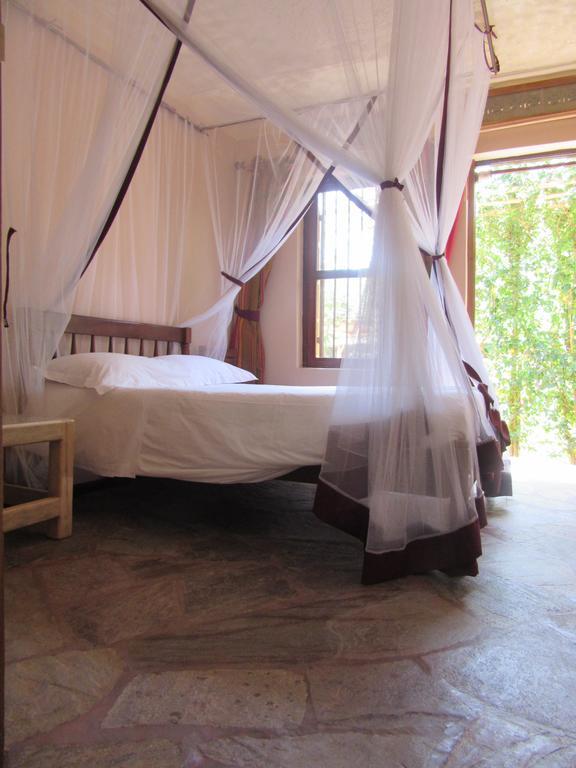 Precious Guesthouse เอนเทบเบ้ ภายนอก รูปภาพ